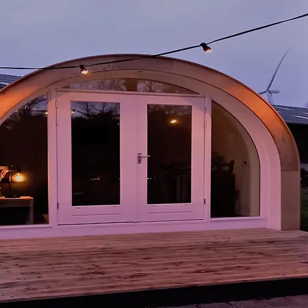 Tiny In Oirschot Next To Forest 度假居